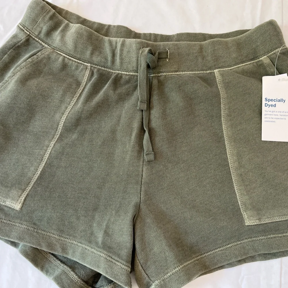Old Navy Specially Dyed Green shorts size Medium Women’s - Picture 4 of 5